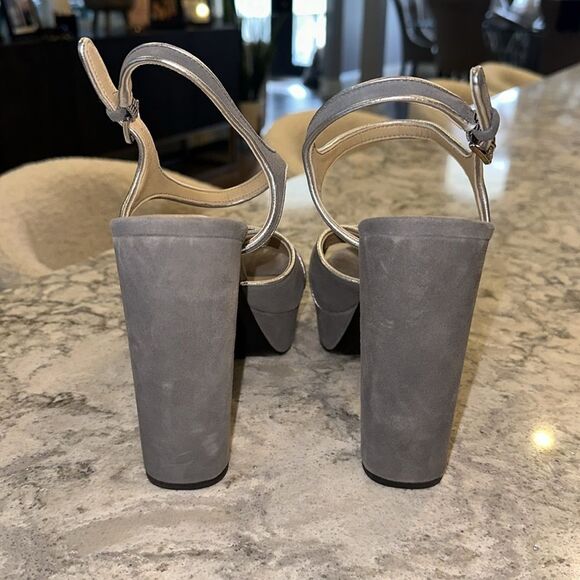 👠 Michael Kors Gray Suede Platform Heels - Size 8 - Picture 4 of 7